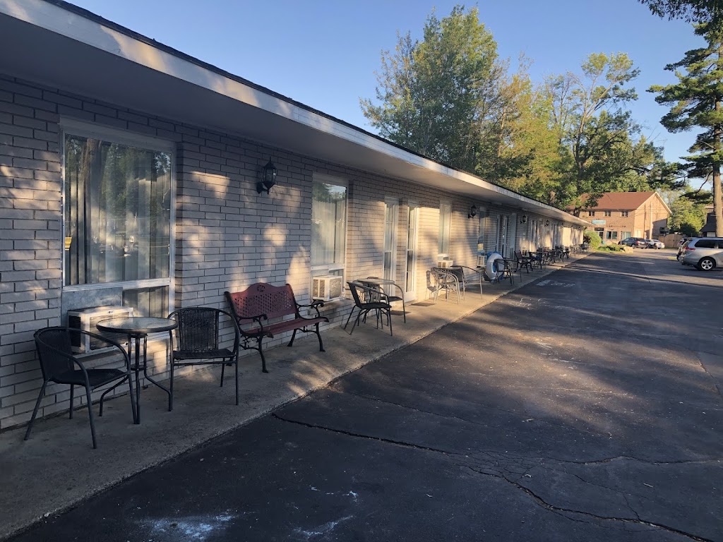 Wasaga Beach Inn And Cottages | 159 Main St, Wasaga Beach, ON L9Z 2L3, Canada | Phone: (705) 429-2535