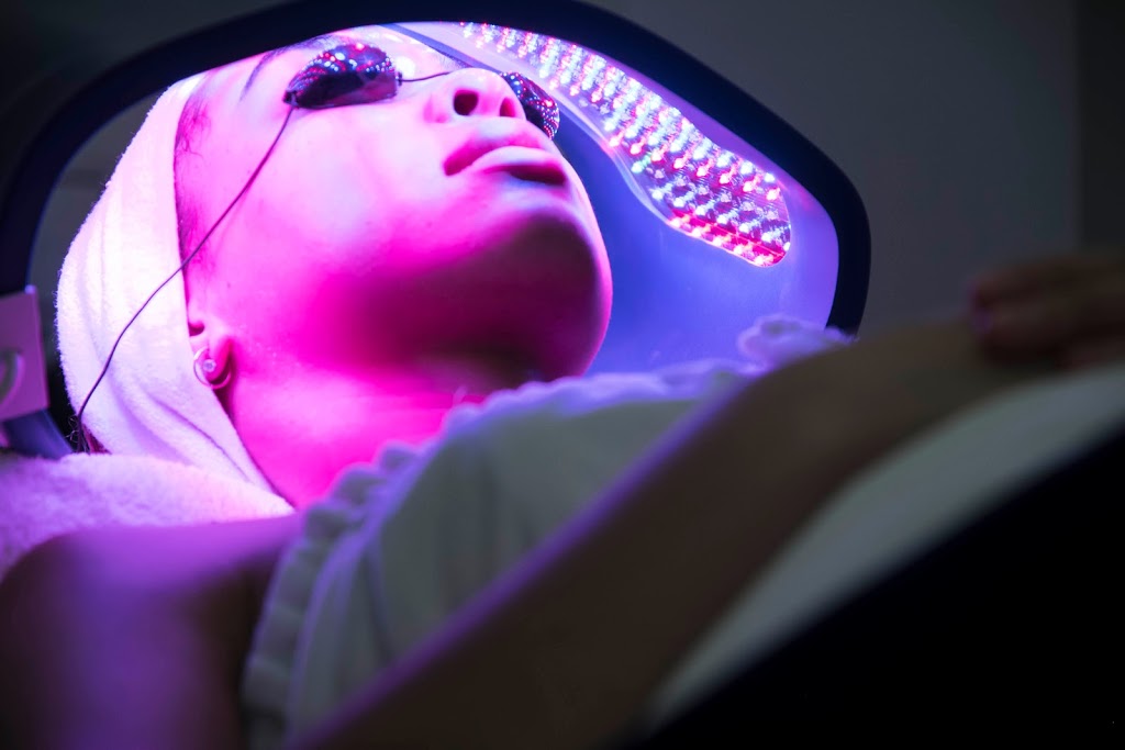 Glow Beauty Bar | 1128 The Queensway, Etobicoke, ON M8Z 1P7, Canada | Phone: (647) 330-6044