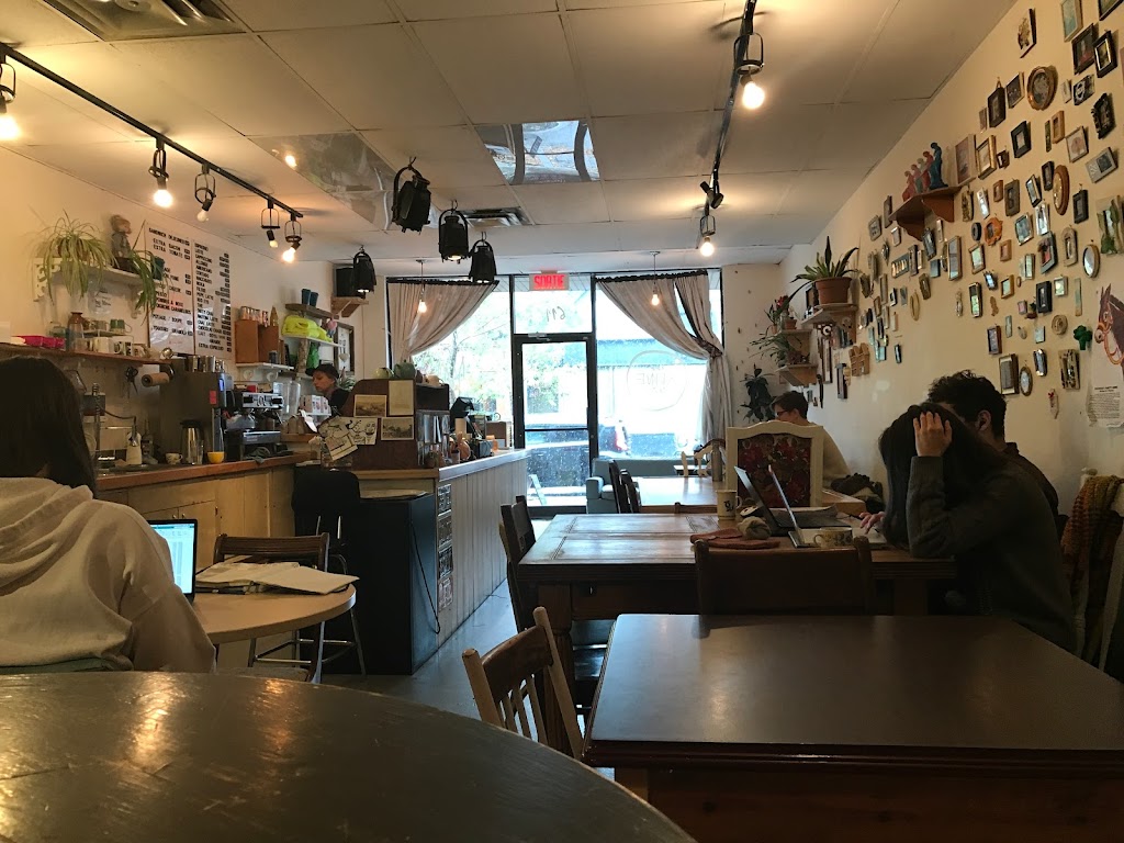 Café Reine Garçon | 611 Av. Duluth E, Montréal, QC H2L 1A9, Canada | Phone: (438) 380-6339
