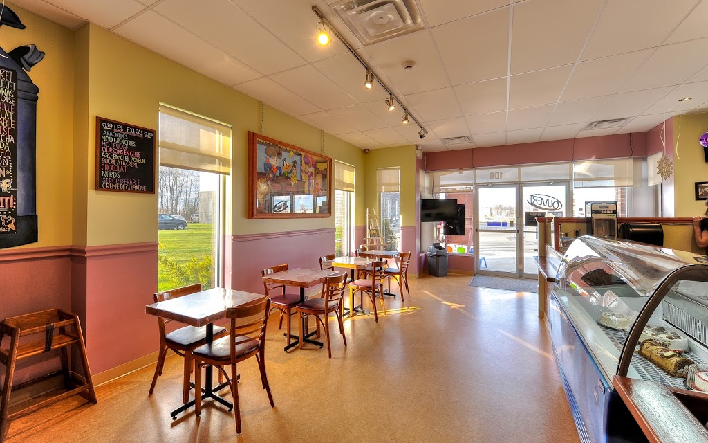 Crémerie Le Temps DUne Glace Terrebonne | 3175 Boulevard de la Pinière Local 109, Terrebonne, QC J6X 4P7, Canada | Phone: (450) 492-4616