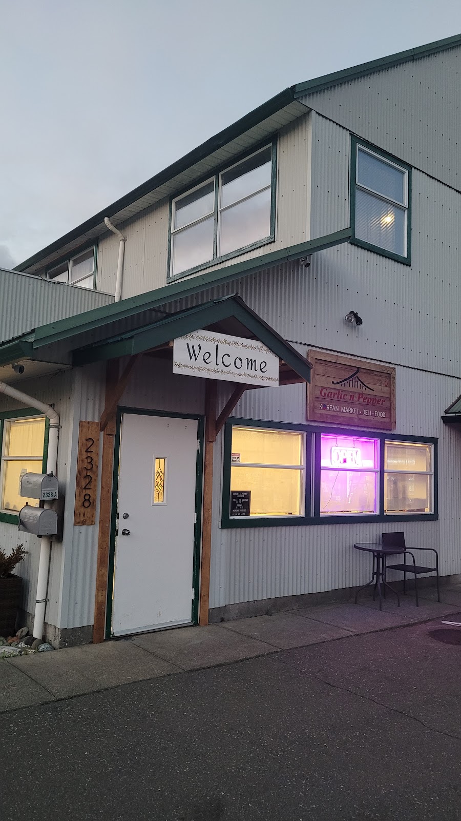 Garlic & Pepper Eatery | 2328 Rosewall Crescent, Courtenay, BC V9N 8R9, Canada | Phone: (250) 871-0707