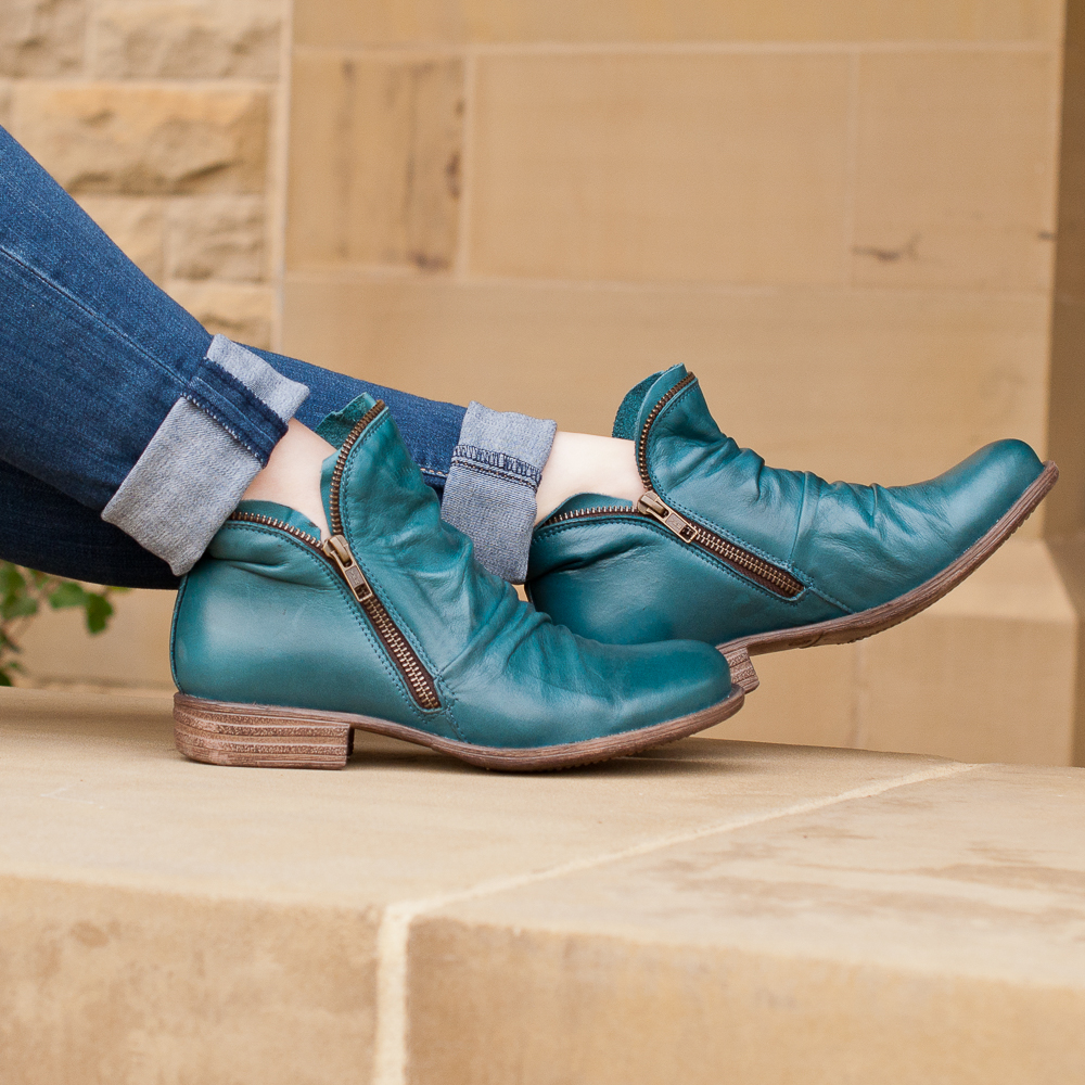Kunitz Shoes | 10846 Jasper Ave, Edmonton, AB T5J 2B2, Canada | Phone: (780) 428-0200