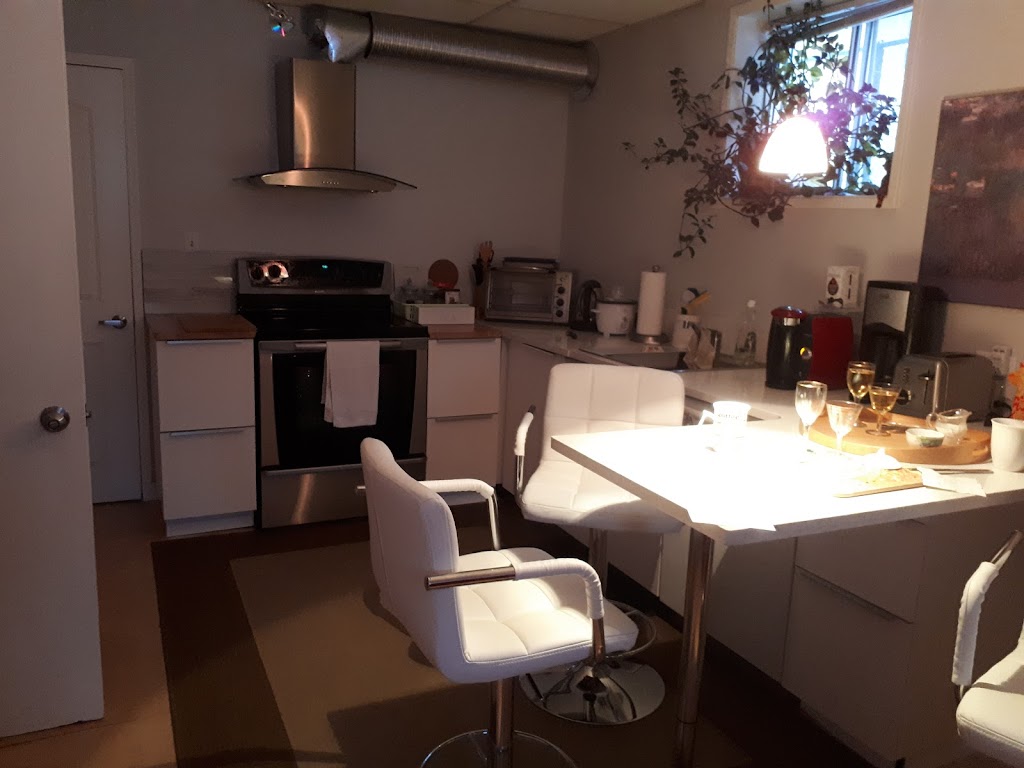 Jasper Place B&B | 8940 150 St NW, Edmonton, AB T5R 1E7, Canada | Phone: (780) 430-0275