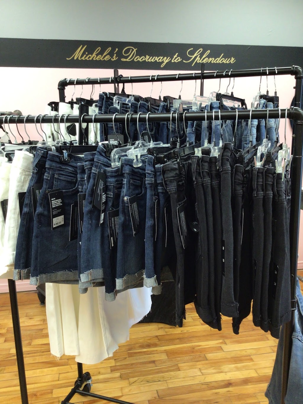 Micheles Doorway to Splendour | 10 Beckwith St S, Smiths Falls, ON K7A 2A8, Canada | Phone: (613) 283-9942
