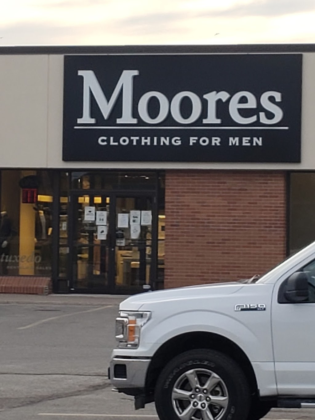 Moores Clothing for Men | 1067 Wellington Rd, London, ON N6E 2H5, Canada | Phone: (519) 685-1630