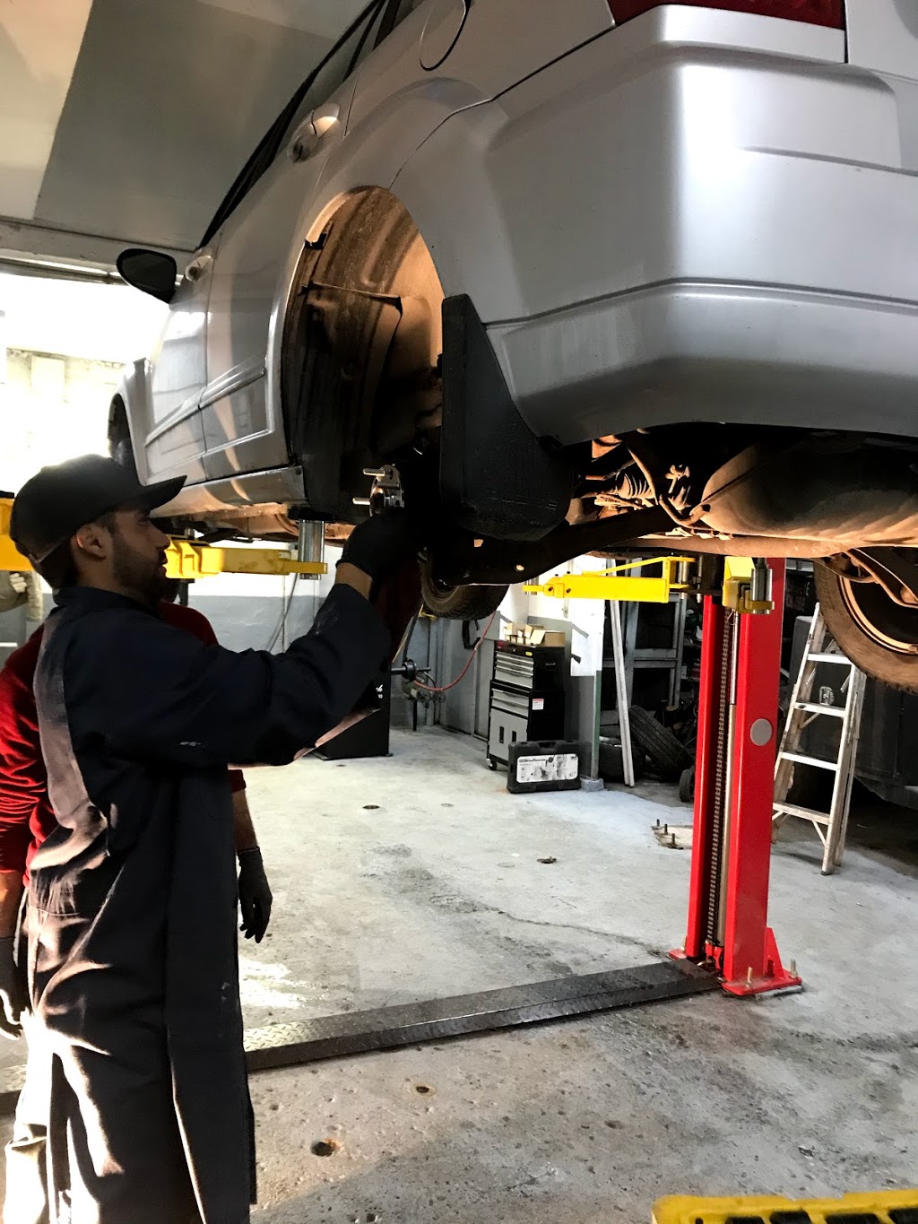Diaz 911 Garage | 610 Rue Caisse, Verdun, QC H4G 2E2, Canada | Phone: (438) 239-5852