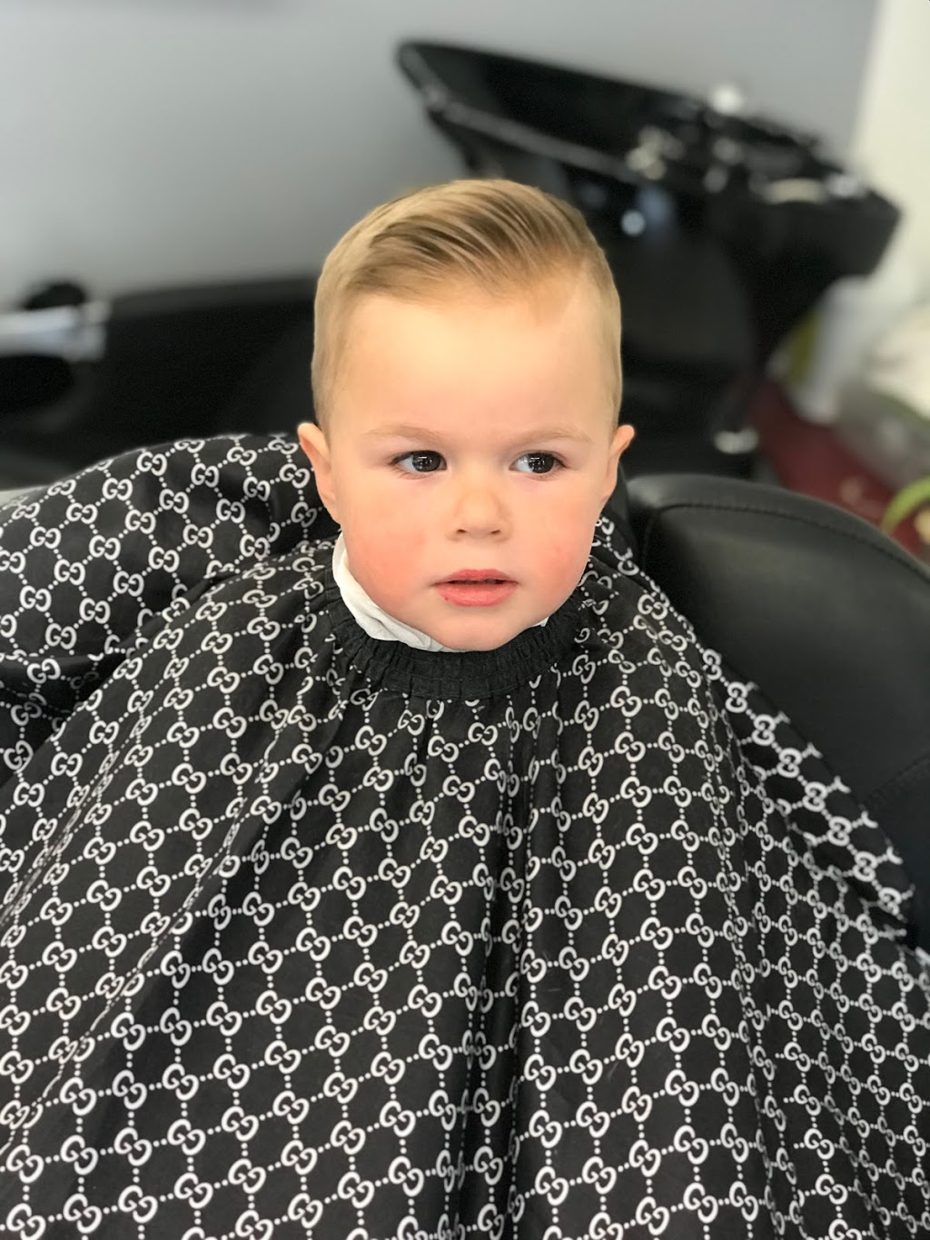 Mr.Classy Barber Shop | 327 Dundas St E, Waterdown, ON L0R 2H0, Canada | Phone: (647) 606-2010
