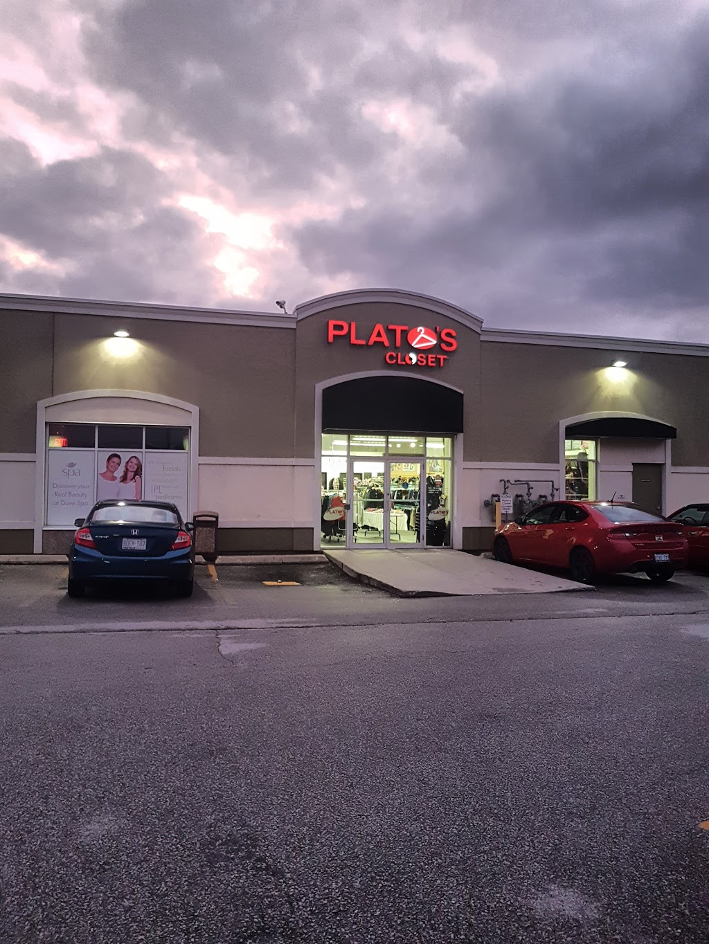 Platos Closet Oakville | 355 Iroquois Shore Rd #2B, Oakville, ON L6H 1M3, Canada | Phone: (905) 849-6446