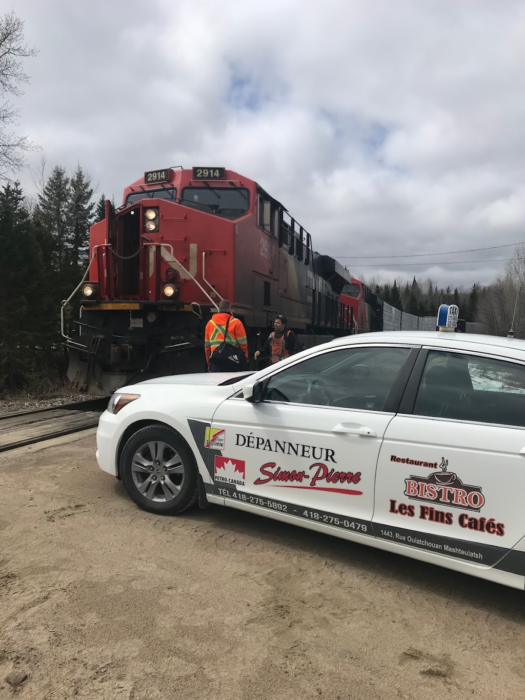 Taxi Rod | 1393 Rue Ouiatchouan, Mashteuiatsh, QC G0W 2H0, Canada | Phone: (418) 275-3832