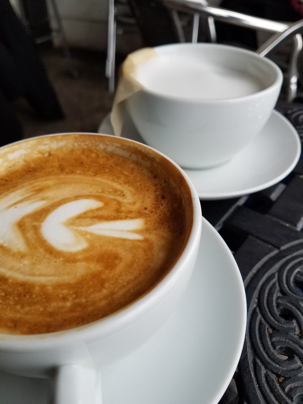 Dark Horse Espresso Bar | 120 Geary Ave, Toronto, ON M6H 4H1, Canada | Phone: (647) 347-3131