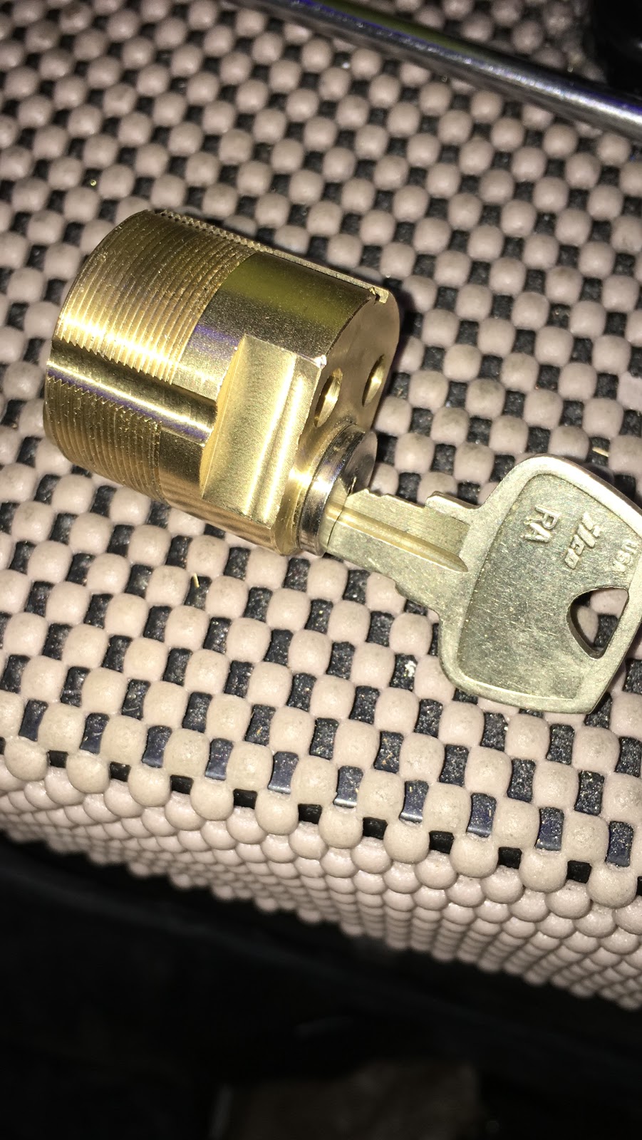 Supper G & R Calgary Lock Services North | 307 Trafford Dr NW, Calgary, AB T2K 2T1, Canada | Phone: (403) 870-4095