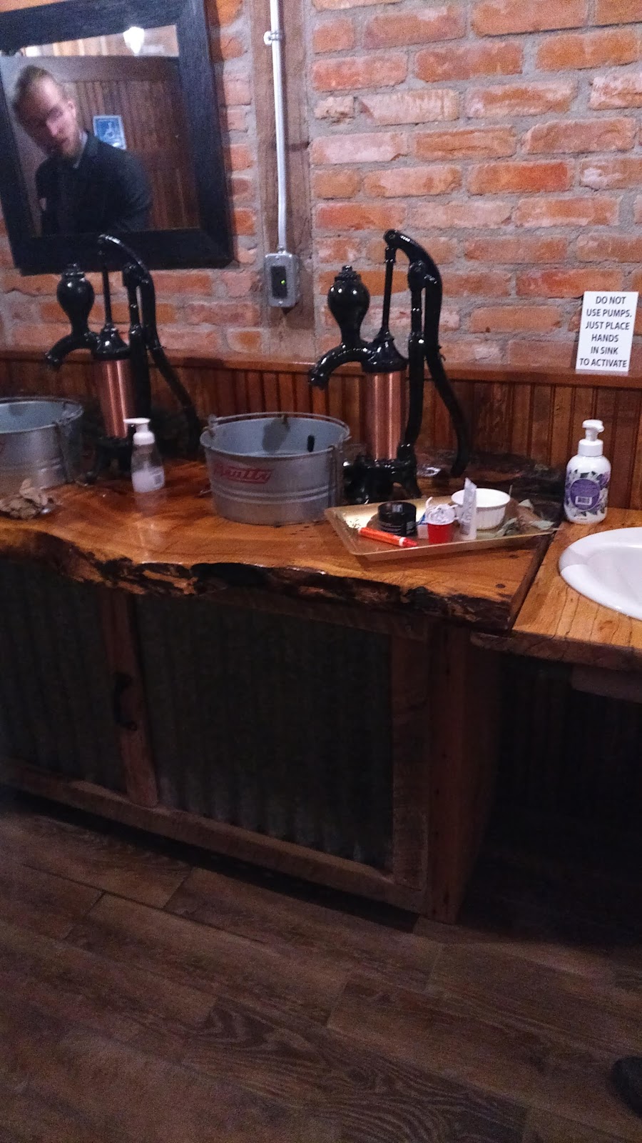 Four Winds Barn - Market, Bakery & Events | 60 Orchard Ln, Brussels, ON N0G 1H0, Canada | Phone: (226) 889-2276