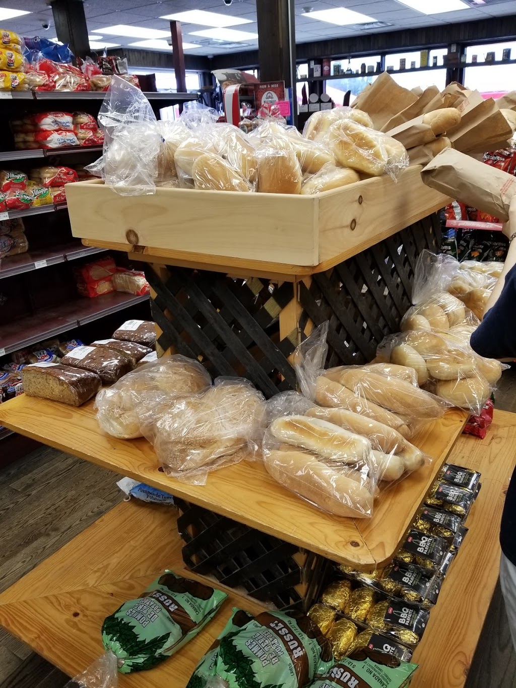 Mohawk Market | 2279 Kahnawake, Kahnawake, QC J0L 1B0, Canada | Phone: (450) 638-0099