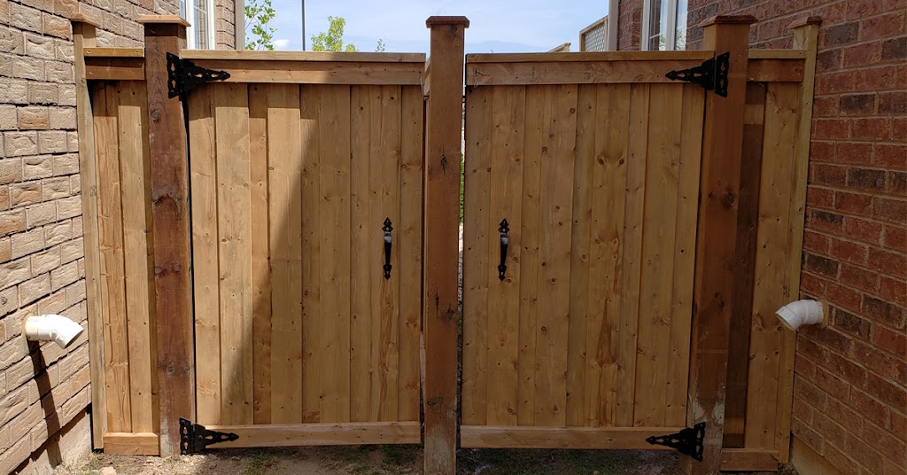 The fence builder | 1983 Hindhead Rd, Mississauga, ON L5J 1N8, Canada | Phone: (647) 991-7322