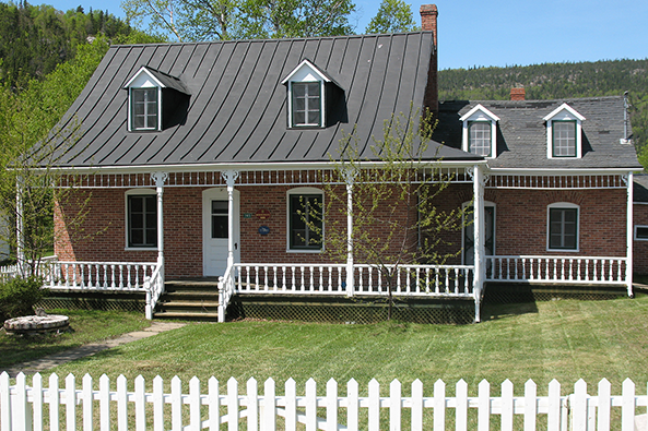 La Maison Molson-Beattie | 145 Rue du Bateau Passeur, Tadoussac, QC G0T 2A0, Canada | Phone: (514) 393-1417
