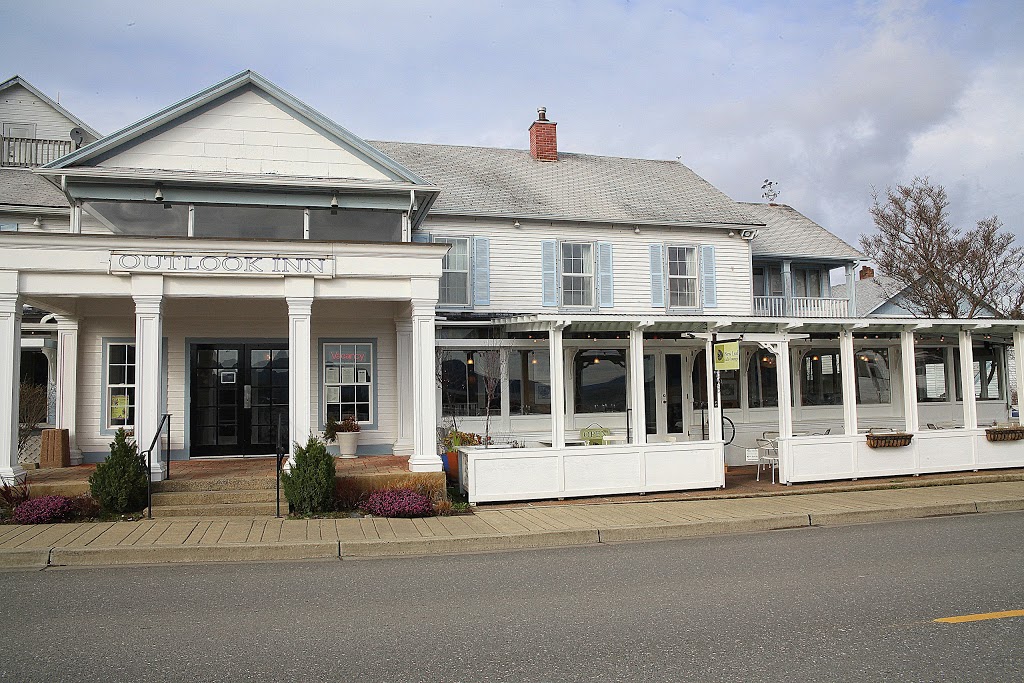 Outlook Inn and New Leaf Cafe on Orcas Island | 171 Main St, Eastsound, WA 98245, USA | Phone: (360) 376-2200