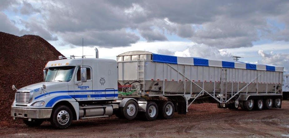 Martins Feed Inc | 869 E Badger Rd, Lynden, WA 98264, USA | Phone: (360) 354-2271