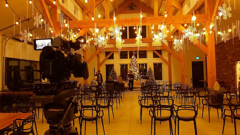 Farmhill Weddings | 2709 Dillon Rd, Peterborough, ON K9J 6X8, Canada | Phone: (705) 930-4877