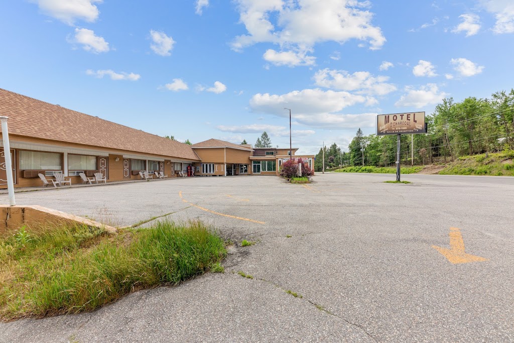 Motel Rivière-Rouge | 2004 Rue LAnnonciation N, Rivière-Rouge, QC J0T 1T0, Canada | Phone: (438) 377-7009