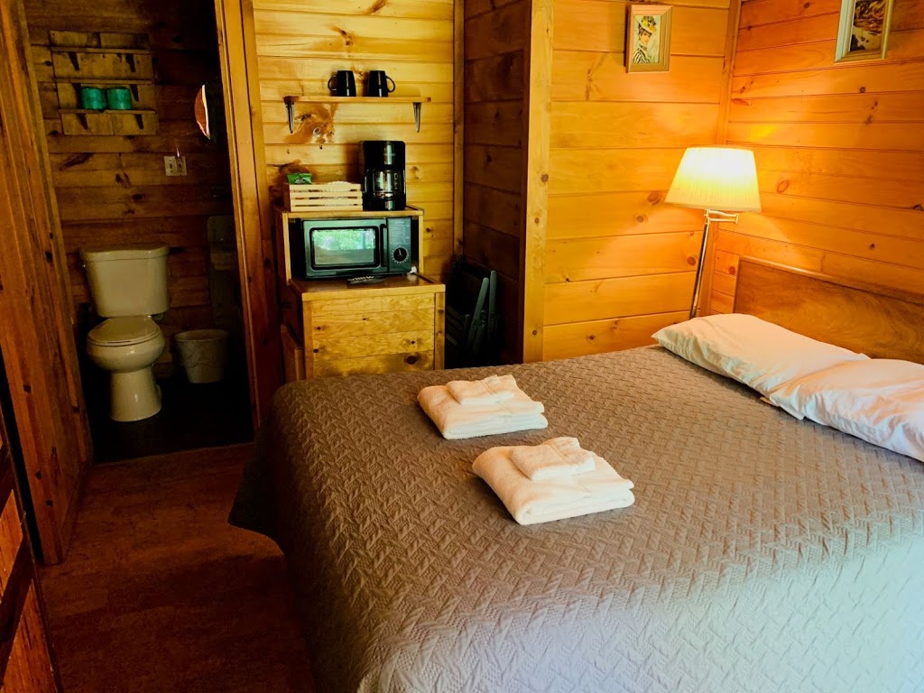 Pine Crest Motel & Cabins | 1288 Barton Orleans Rd, Barton, VT 05822, USA | Phone: (802) 525-3472