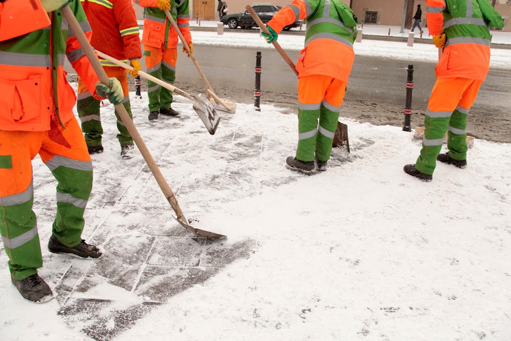 Brantford Snow Removal | 320 Cockshutt Rd Ground Floor, Brantford, ON N3T 0N3, Canada | Phone: (519) 755-5677