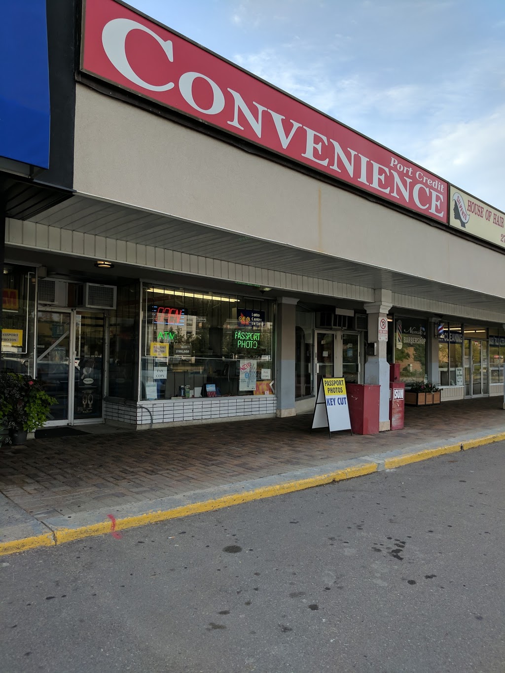 Port Credit Convenience | 394 Lakeshore Rd E, Mississauga, ON L5G 1H5, Canada | Phone: (905) 274-6271