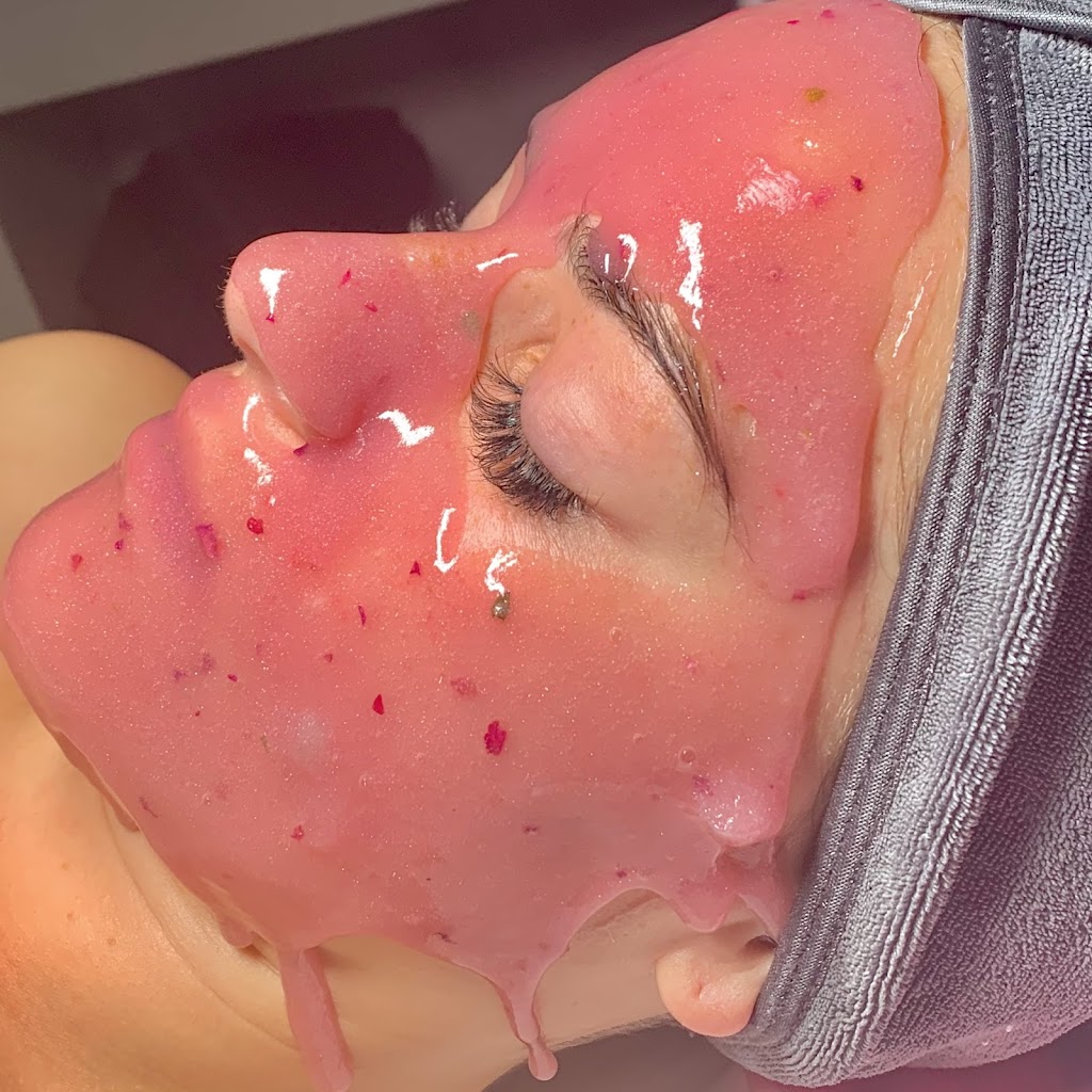 Clinique Skin by Eryka | 9 Avenue de la Baie-de-la, Av. de la Baie de Valois suite 3, Pointe-Claire, QC H9S 5H2, Canada | Phone: (514) 577-0605