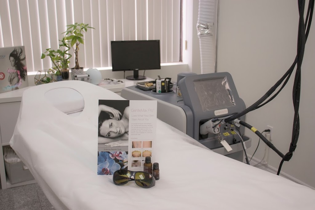 Satin & Soft Queen | 6013 Yonge St #201, North York, ON M2M 2H3, Canada | Phone: (647) 839-0177