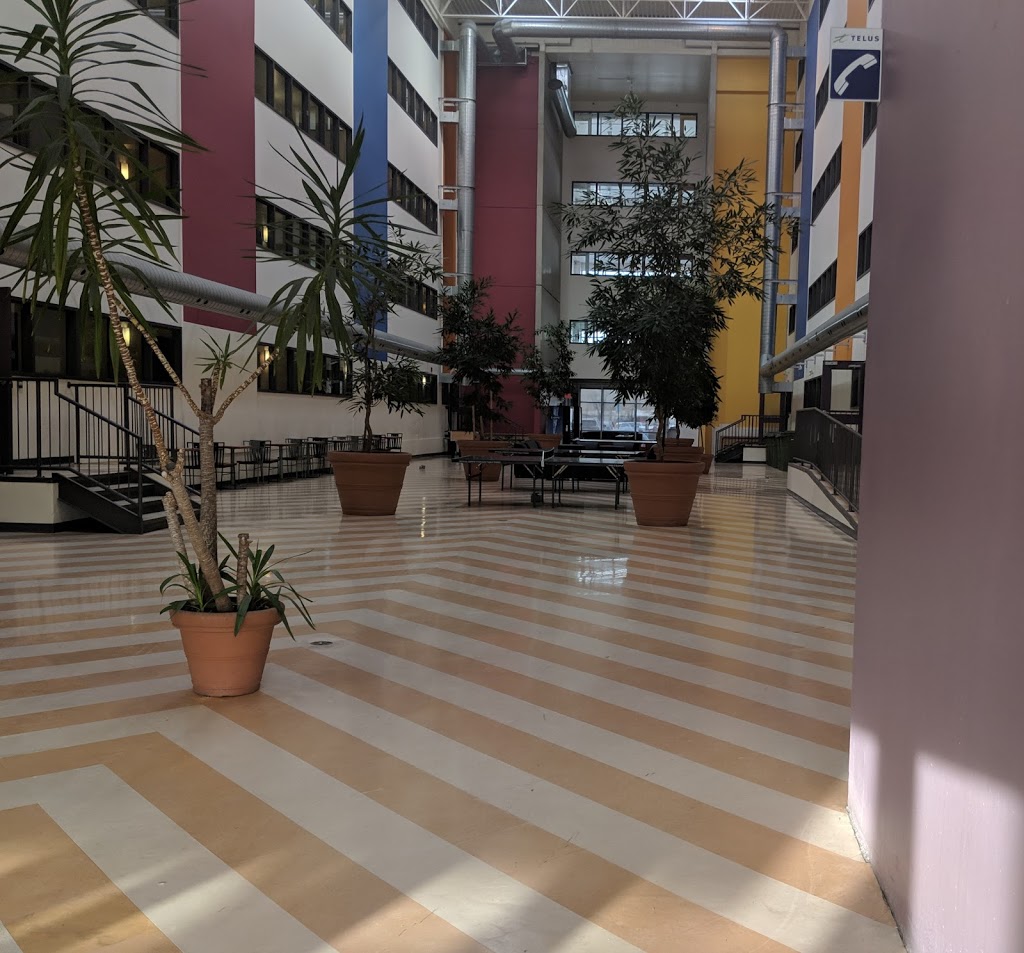 Residences Collegiales St | 475 Avenue Sainte-Croix, Saint-Laurent, QC H4L 5P5, Canada | Phone: (514) 789-3055