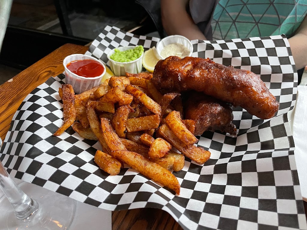 Burgundy Lion | 2496 R. Notre Dame O, Montréal, QC H3J 1N5, Canada | Phone: (514) 934-0888