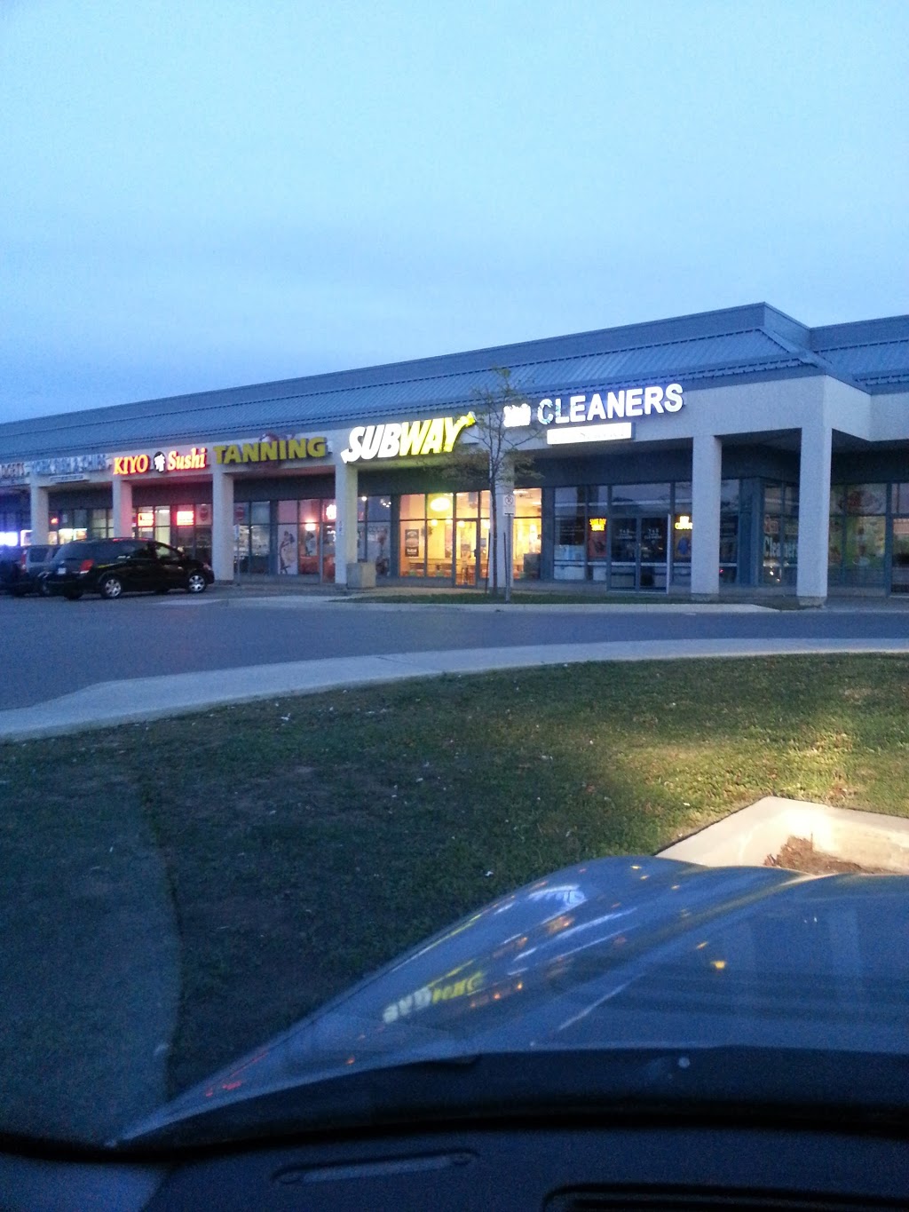 Y Custom Cleaners | 10909 Yonge St, Richmond Hill, ON L4C 3E3, Canada | Phone: (905) 770-0933