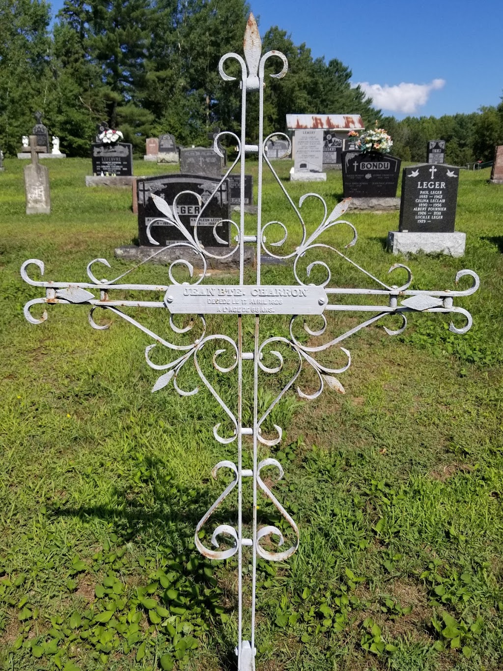 Cimetière Notre-Dame-du-Laus | Chemin du Ruisseau Serpent, Notre-Dame-du-Laus, QC J0X 2M0, Canada | Phone: (819) 767-2211