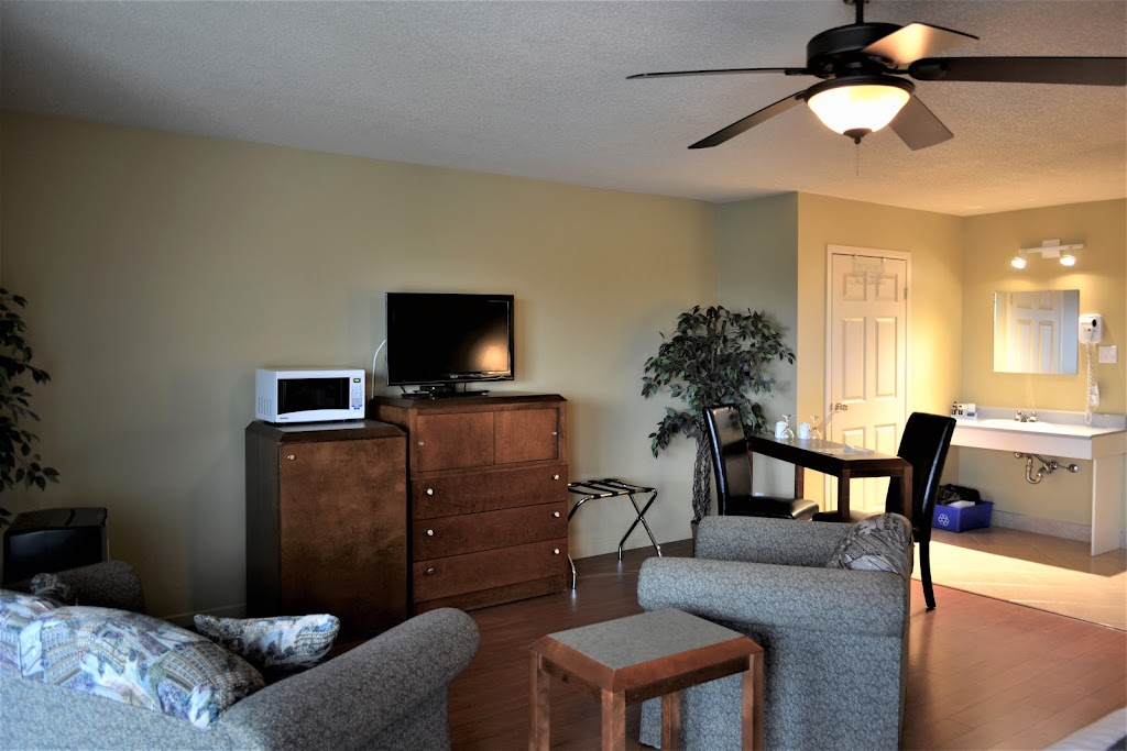 Motel Quatre Saisons | 157 Route 138 Ouest, Forestville, QC G0T 1E0, Canada | Phone: (418) 587-6666
