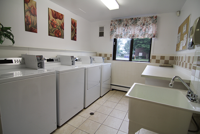 Chestnut Court | 278 Chestnut St, St Thomas, ON N5R 5P4, Canada | Phone: (519) 633-7940