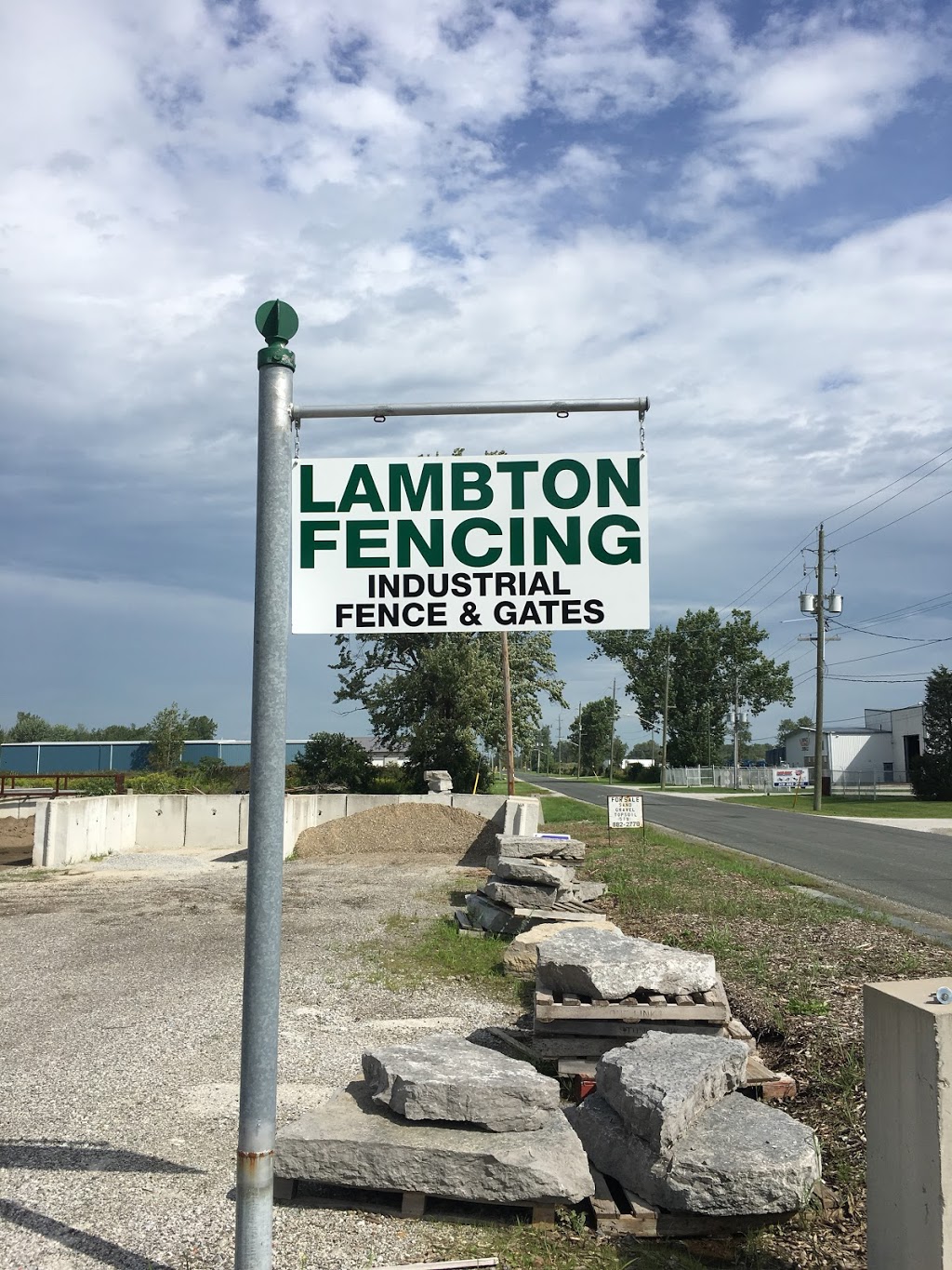 Lambton Fencing Ltd | 305 Centre St #4, Petrolia, ON N0N 1R0, Canada | Phone: (519) 882-0913
