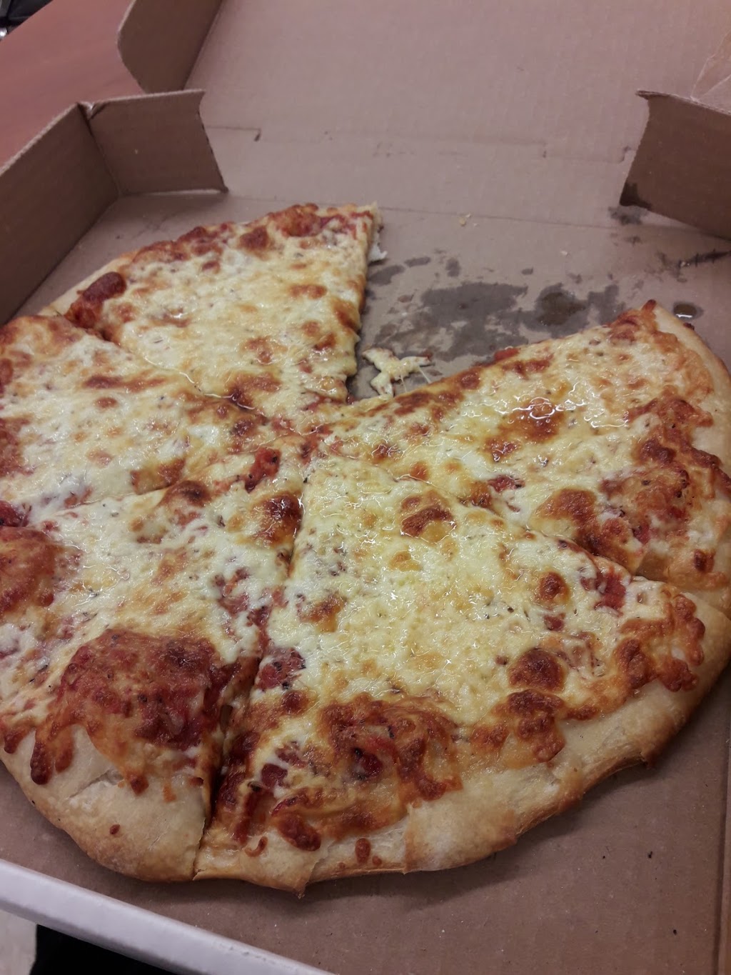 Vincents Red Hot Pizza & Subs | 324 Thorold Rd, Welland, ON L3C 3W6, Canada | Phone: (905) 735-4110