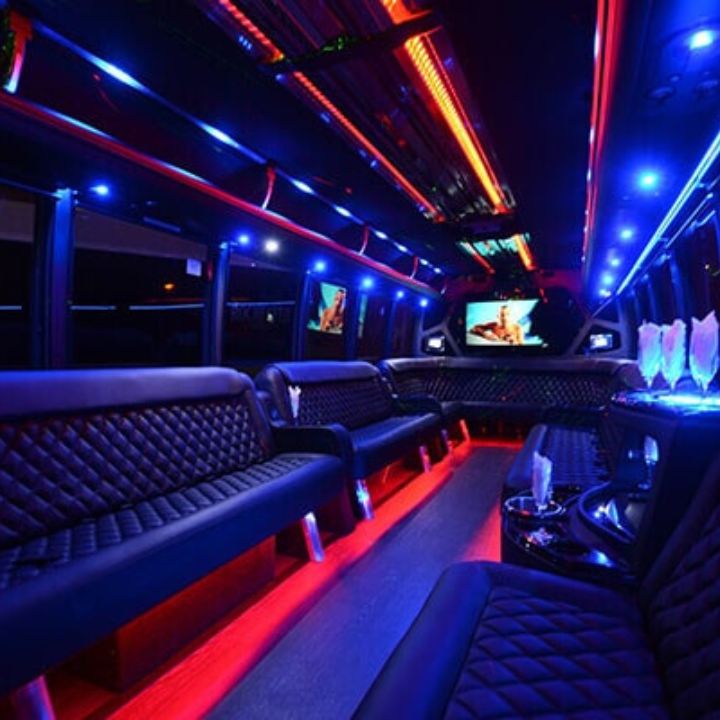 Mississauga Limousine Rentals | 7311 Black Walnut Trail, Mississauga, ON L5N 7M4, Canada | Phone: (905) 670-2144