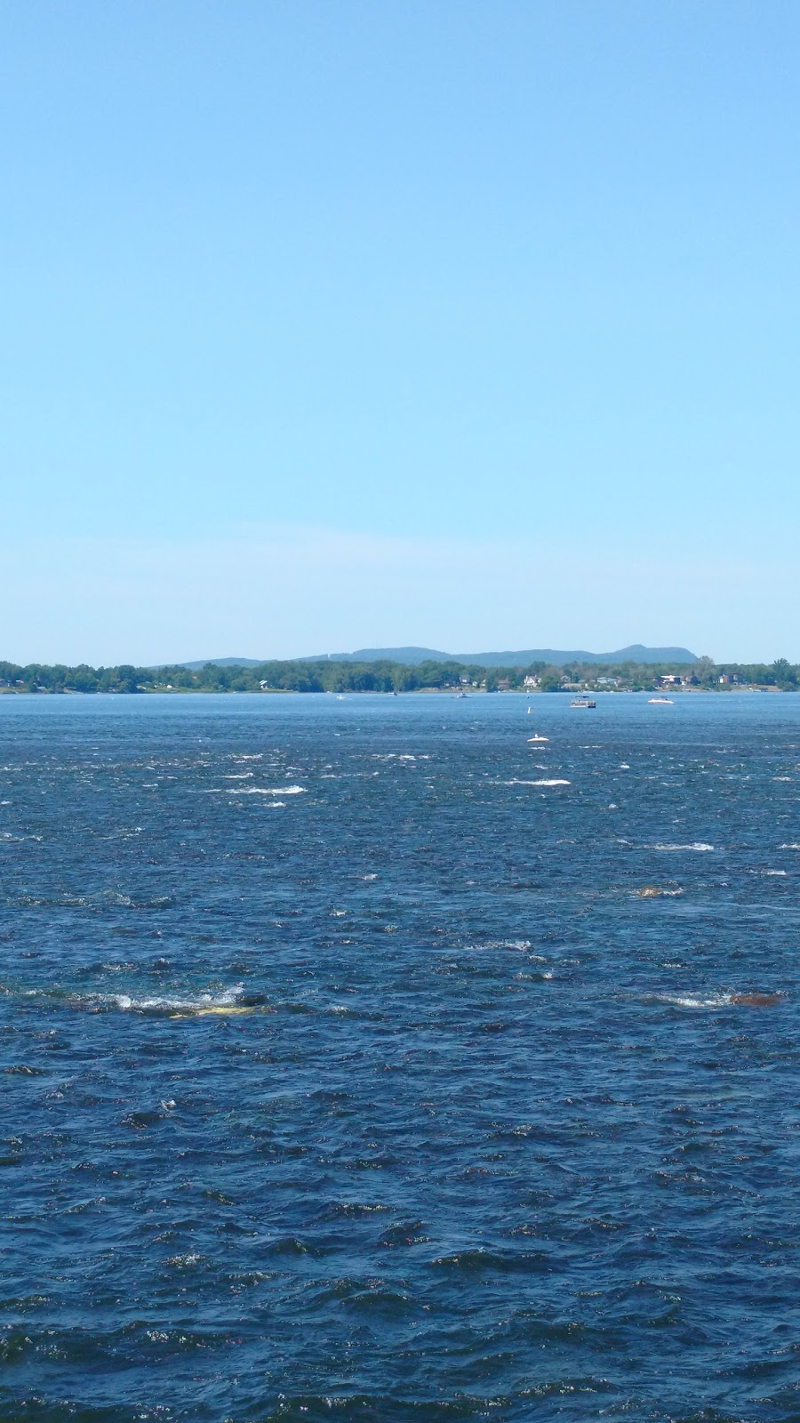 Chambly Piscines & Spas | 2310 Avenue Bourgogne, Chambly, QC J3L 2A2, Canada | Phone: (450) 658-1949
