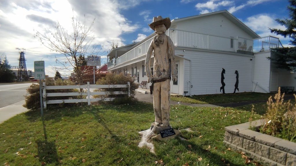 Blue Sky Motel | 114 Morrison Rd, Longview, AB T0L 1H0, Canada | Phone: (403) 558-3655