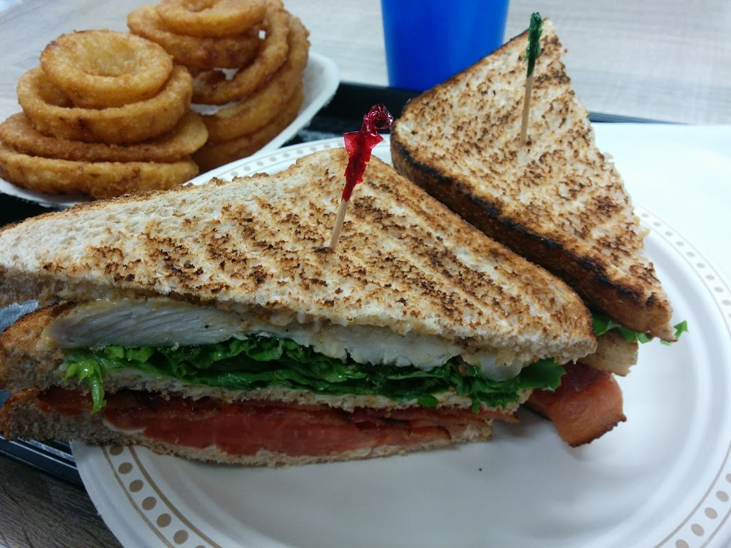 Skyway Restaurant | 5201 Regina Ave, Regina, SK S4P 2M4, Canada | Phone: (306) 525-2218