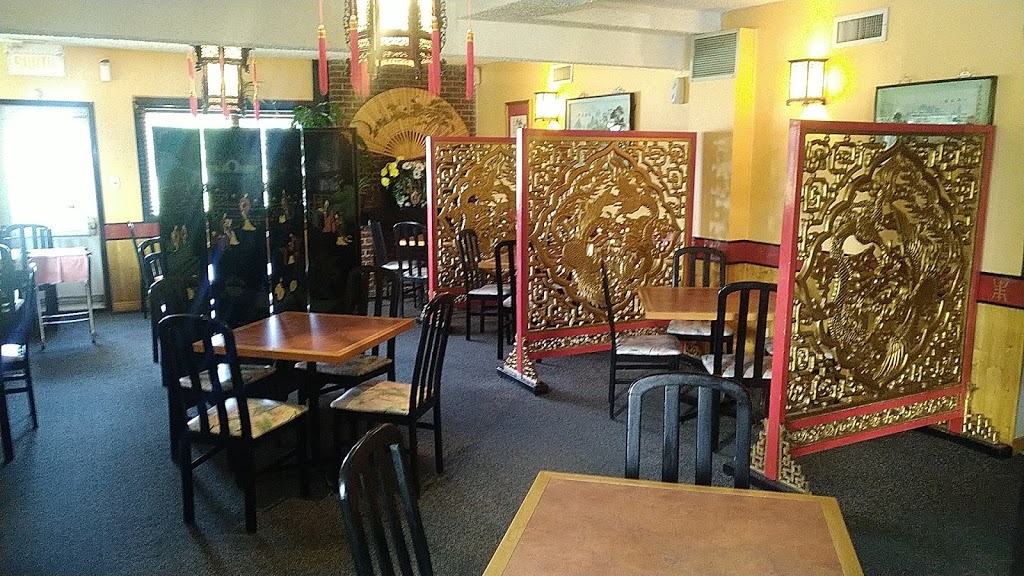 Restaurant Le Port De Chine | 1100 Rue Principale E, Sainte-Agathe-des-Monts, QC J8C 1L8, Canada | Phone: (819) 326-8939