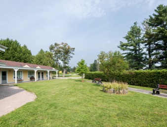 Knights Inn Bracebridge | 400 Manitoba St, Bracebridge, ON P1L 2C6, Canada | Phone: (705) 645-8755