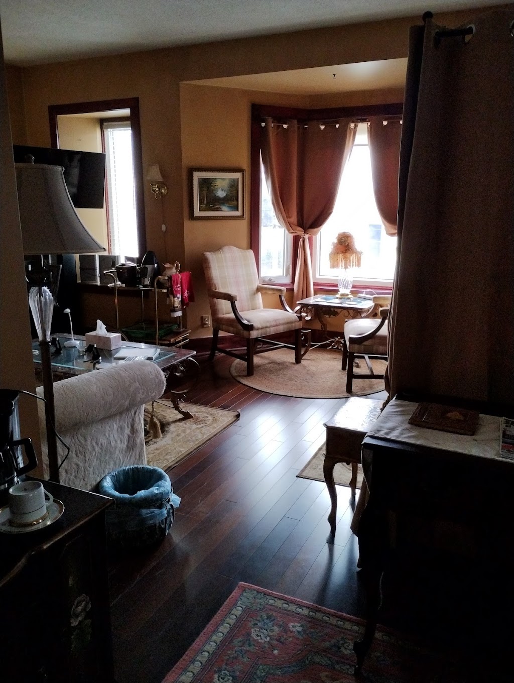 Crews on INN to 3 private Suites | 31 Main St W, Huntsville, ON P1H 1V6, Canada | Phone: (705) 224-2424