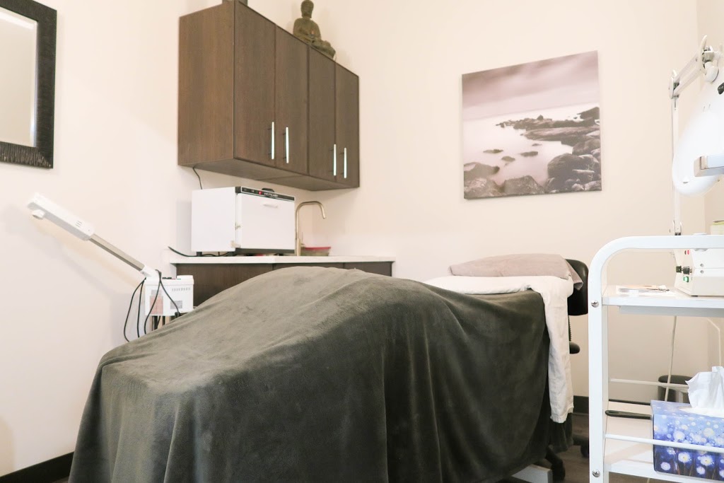 Aurora Salon & Spa | 1500 Bank St #32, Ottawa, ON K1H 7Z2, Canada | Phone: (613) 695-5444