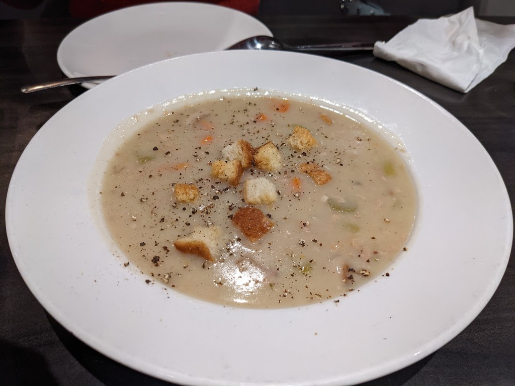 Dianas Oyster Bar and Grill | 2105 Lawrence Ave E, Scarborough, ON M1R 2Z4, Canada | Phone: (416) 288-1588