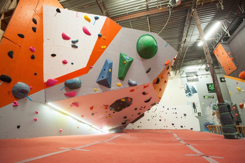 Vertical Adventures | 77 Paramount Rd, Winnipeg, MB R2X 2W6, Canada | Phone: (204) 632-5001