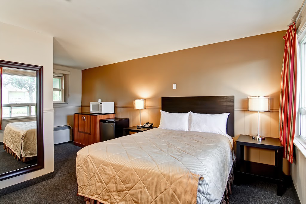 Richmond Hill Inn | 11610 Yonge St, Richmond Hill, ON L4E 3N7, Canada | Phone: (905) 884-9011