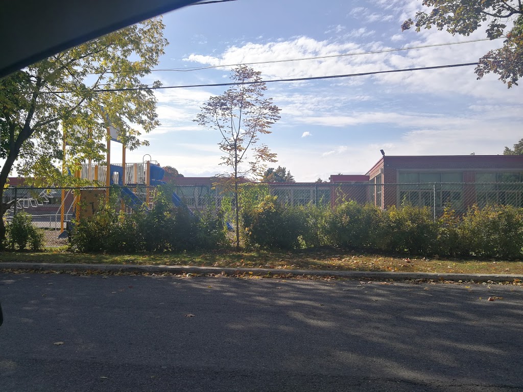 Maple Grove Elementary School | 740 52e Avenue, Lachine, QC H8T 2X6, Canada | Phone: (514) 798-8747