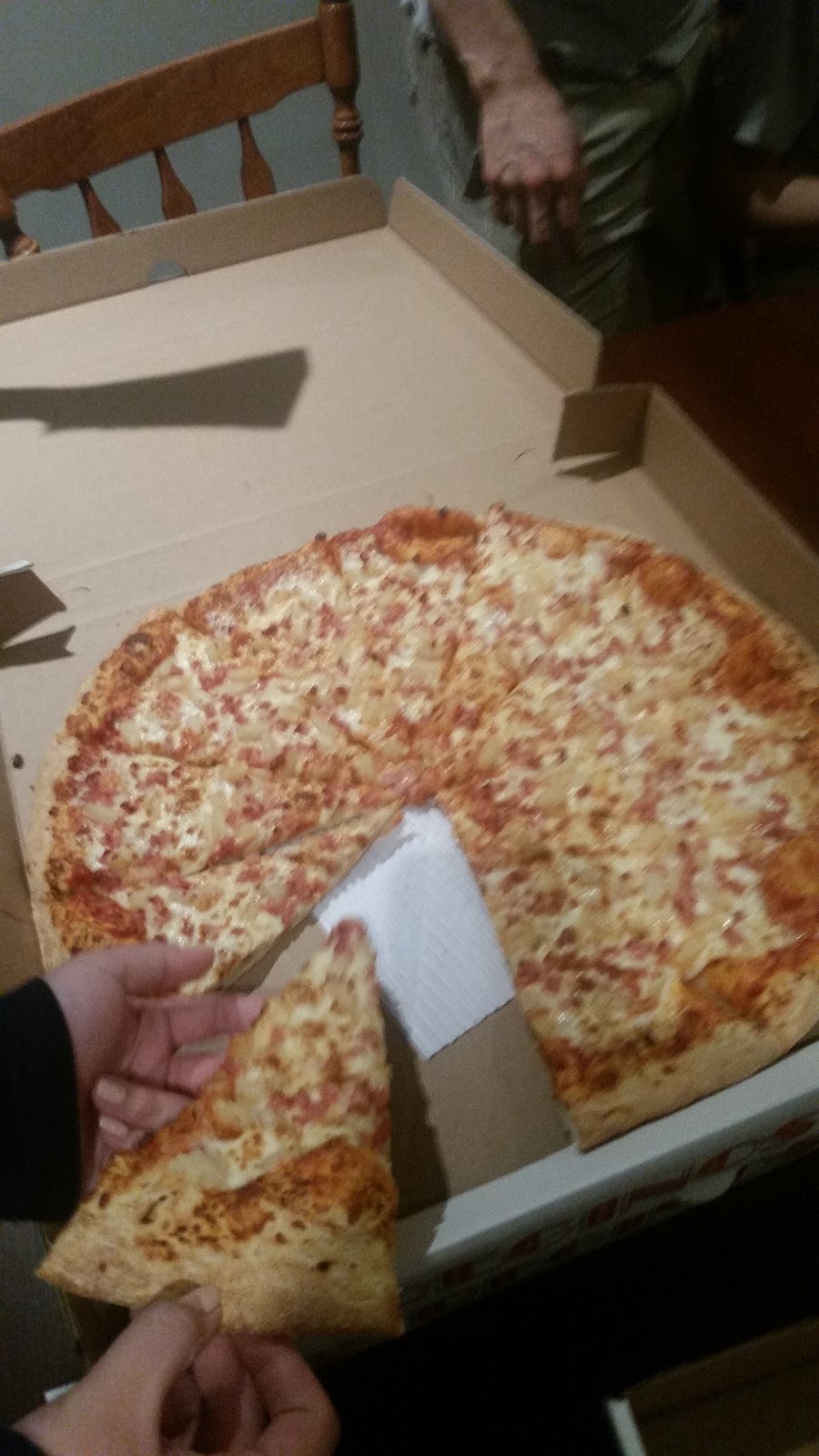 Reginos Pizza / Finch&brimley | 135 Montezuma Trail, Scarborough, ON M1V 1K4, Canada | Phone: (416) 321-5444