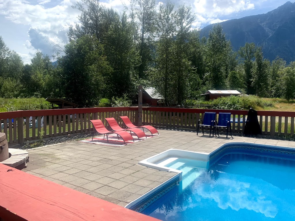 Pemberton Hostel | 1641 Airport Rd, Pemberton, BC V0N 2L3, Canada | Phone: (604) 418-5069